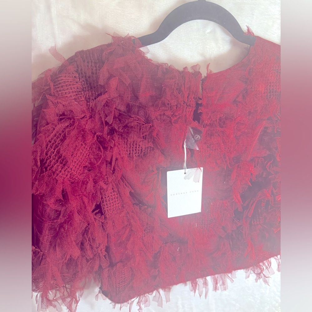 ENDLESS ROSE Gridded Mesh Feathered Cropped Top - Picture 9 of 9